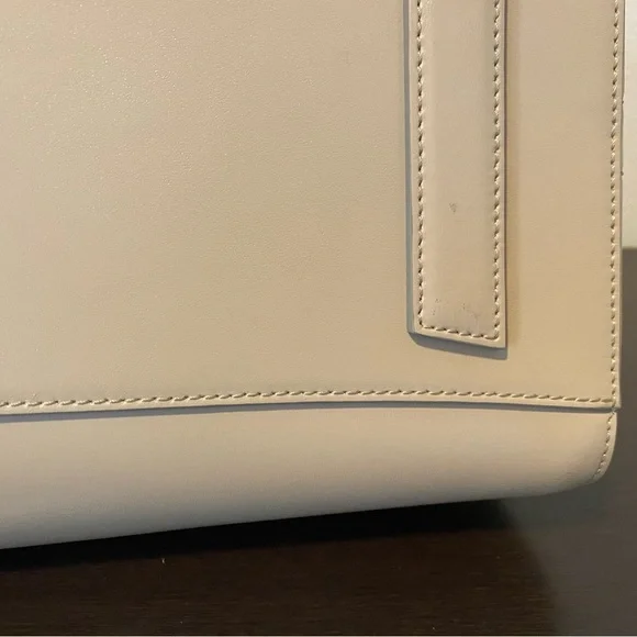 🌟SOLD🌟 Gorgeous EUC MEDIUM ANTIGONA in NUDE! - Picture 11 of 15